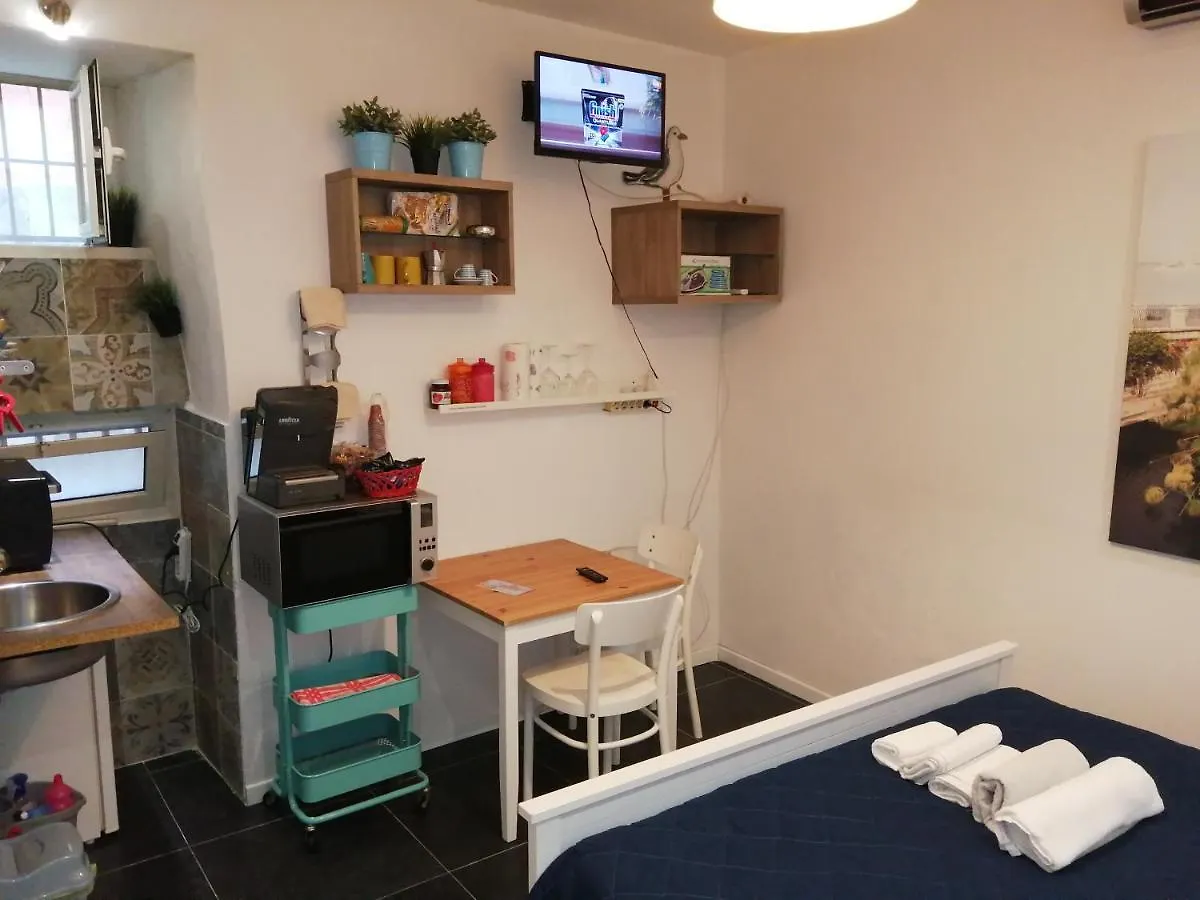 Pollon Room Ortigia Syracuse 0*,